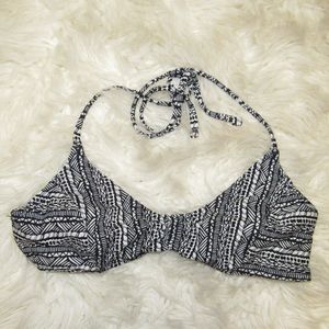 Black and white printed bikini top